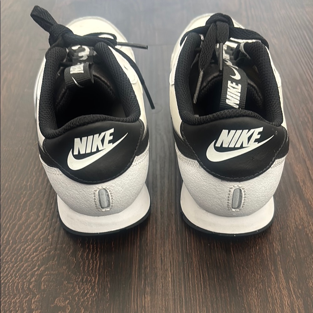 Nike youth shoes low top - Picture 4 of 7